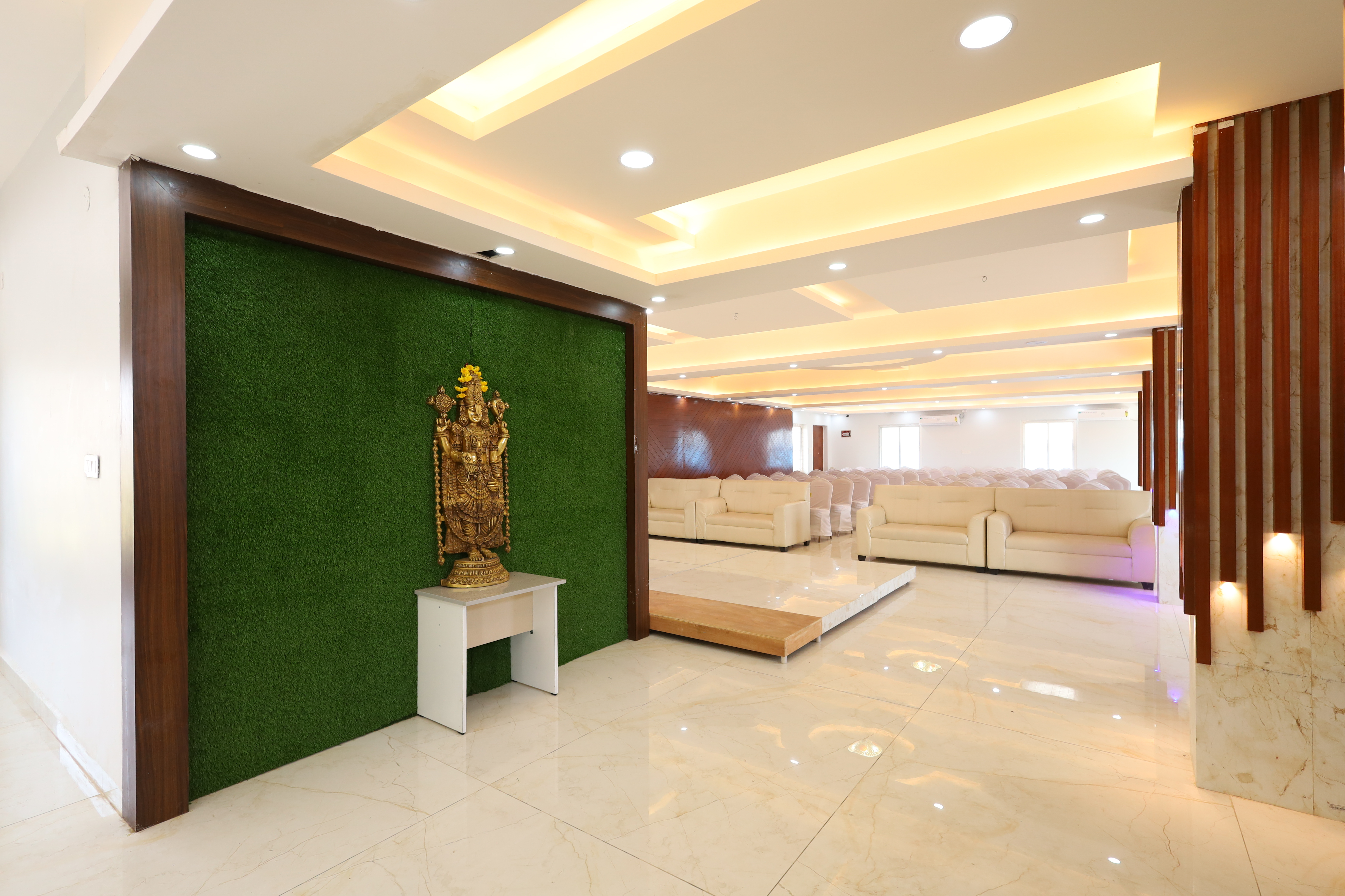 Rooms & Hall